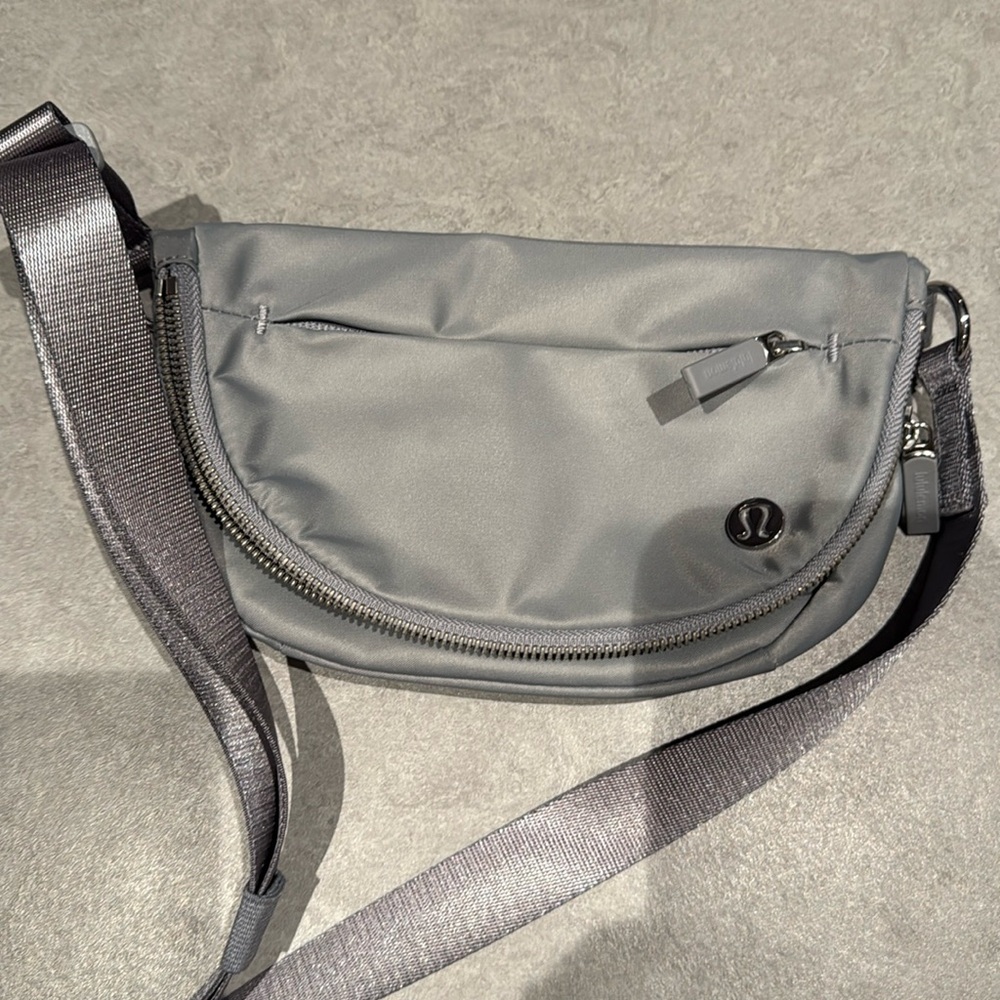 LULULEMON ALL NIGHT FESTIVAL BAG 2L micro bag GREY Excellent used condition